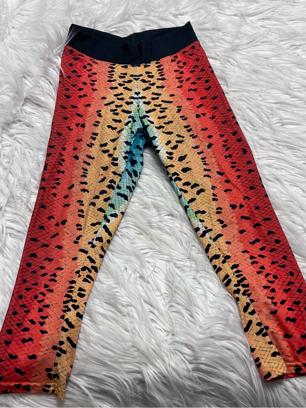 Fincognito - fish camo Multicolor Animal-Print Leggings with Red Gradient
